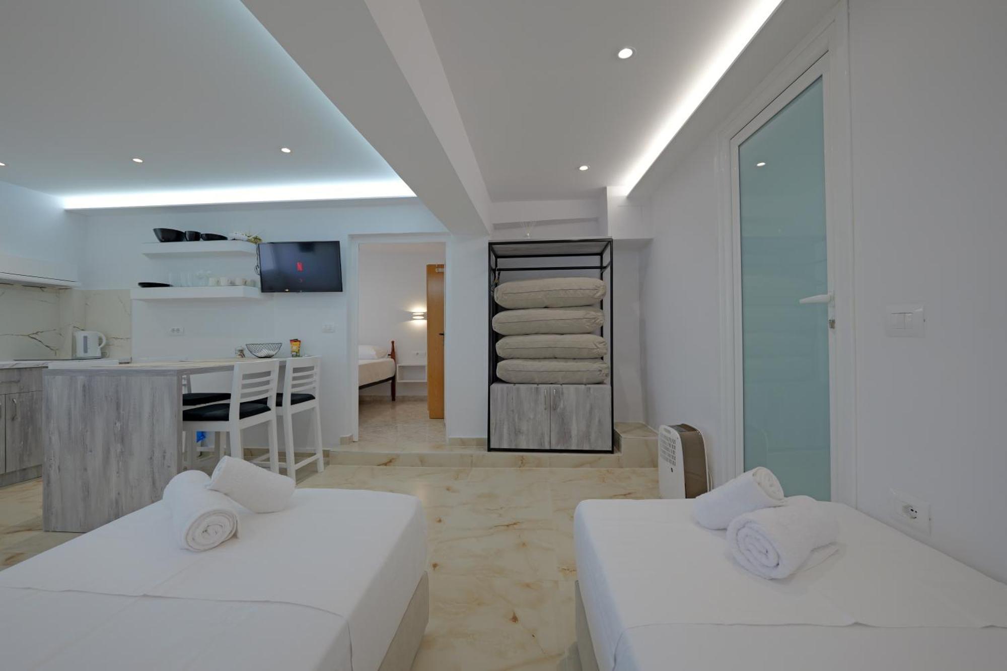 Tori's Guesthouse Ksamil Eksteriør billede