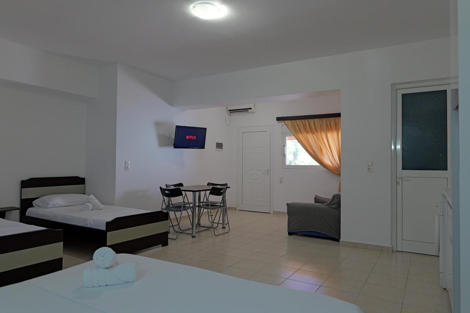 Tori's Guesthouse Ksamil Eksteriør billede