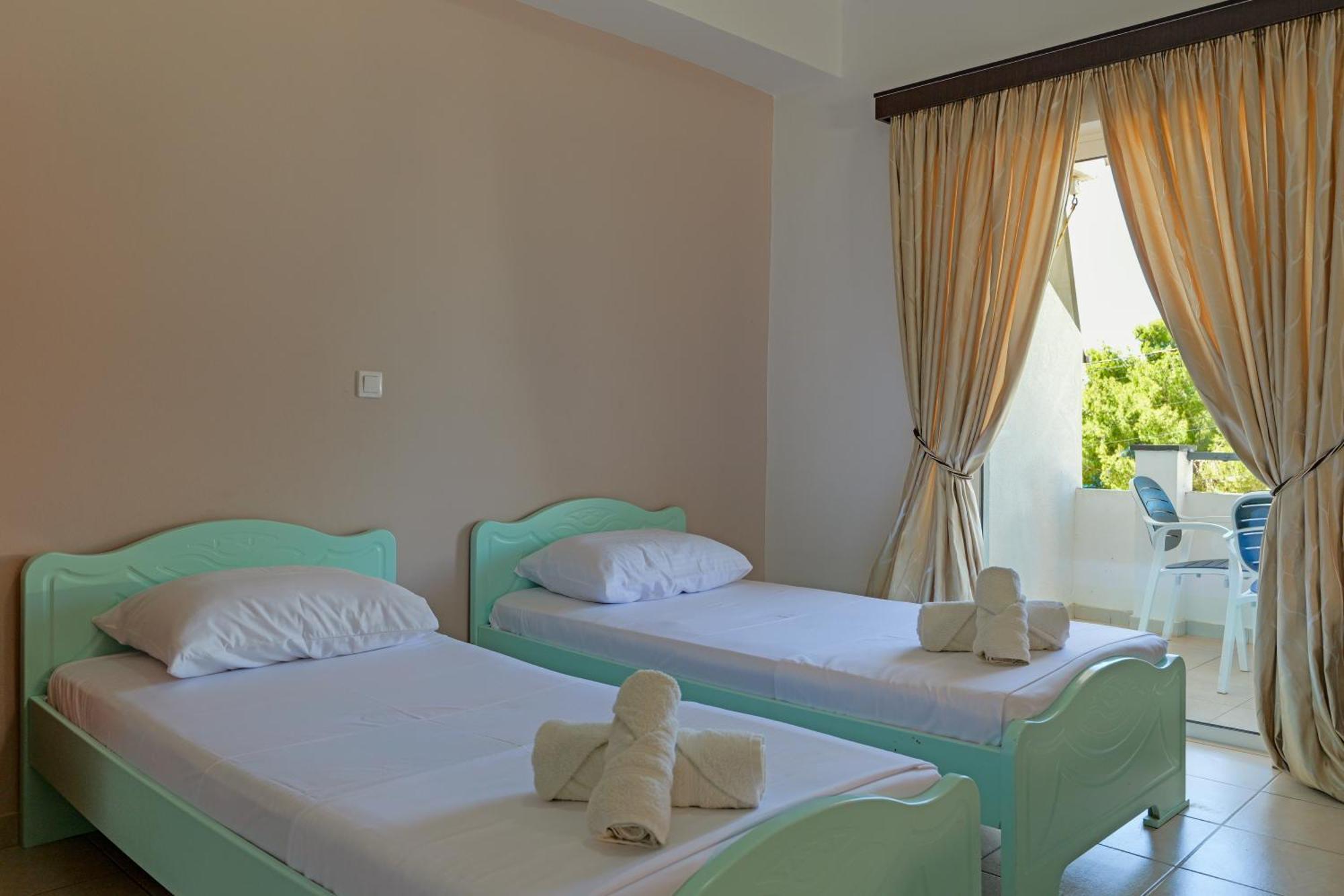 Tori's Guesthouse Ksamil Eksteriør billede
