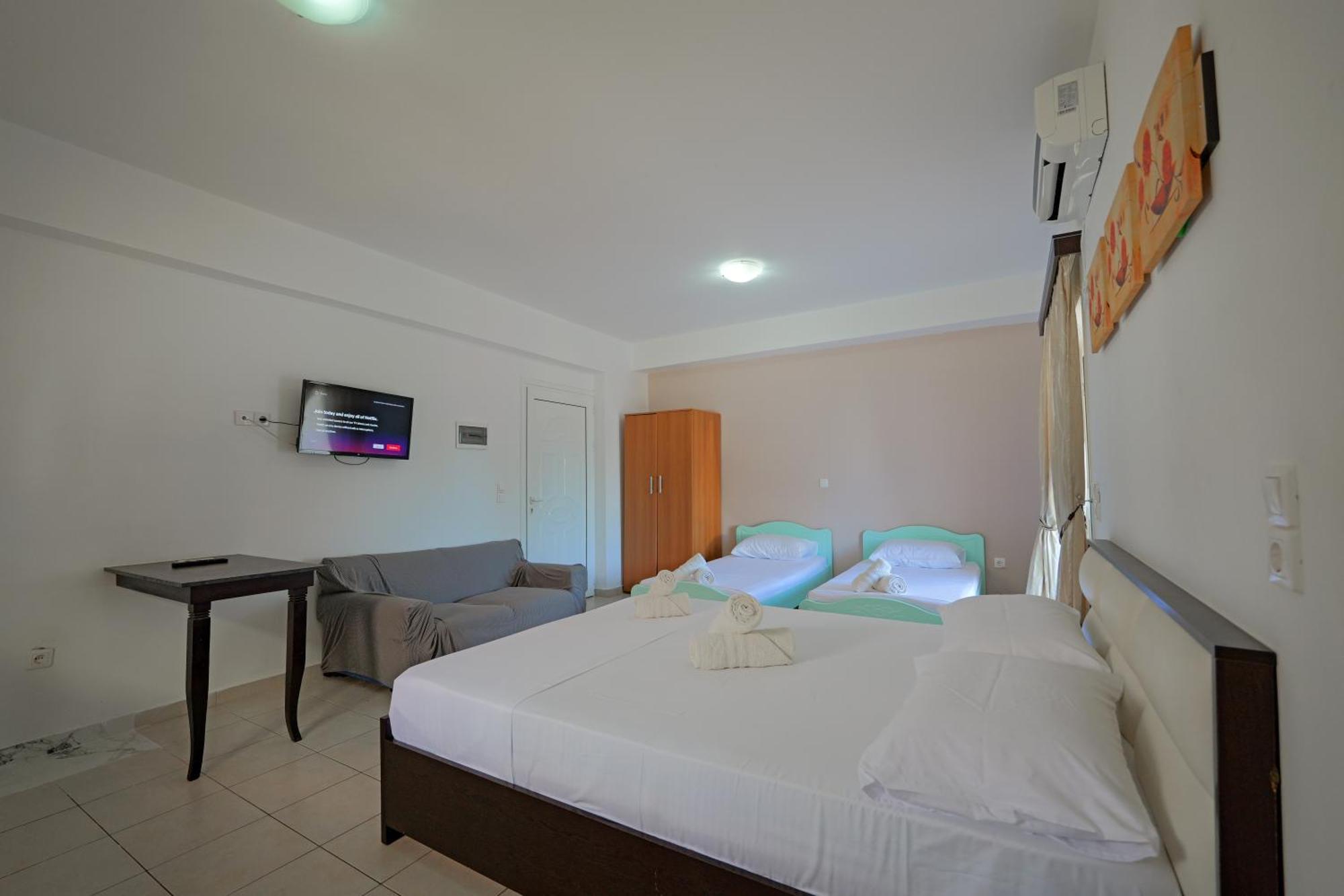 Tori's Guesthouse Ksamil Eksteriør billede