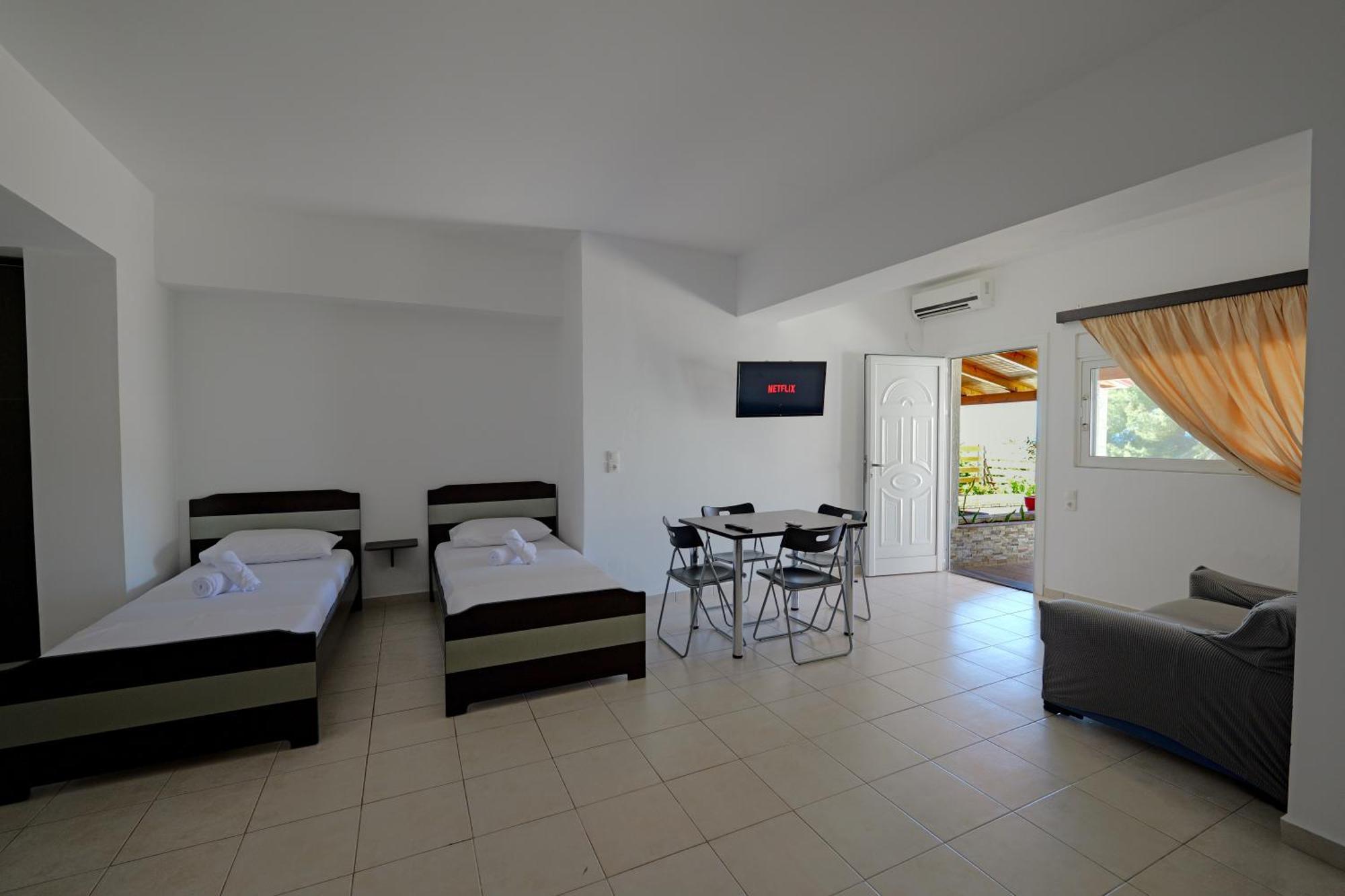 Tori's Guesthouse Ksamil Eksteriør billede