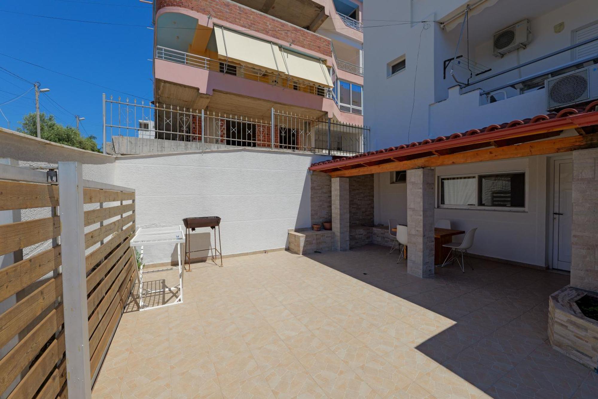 Tori's Guesthouse Ksamil Eksteriør billede