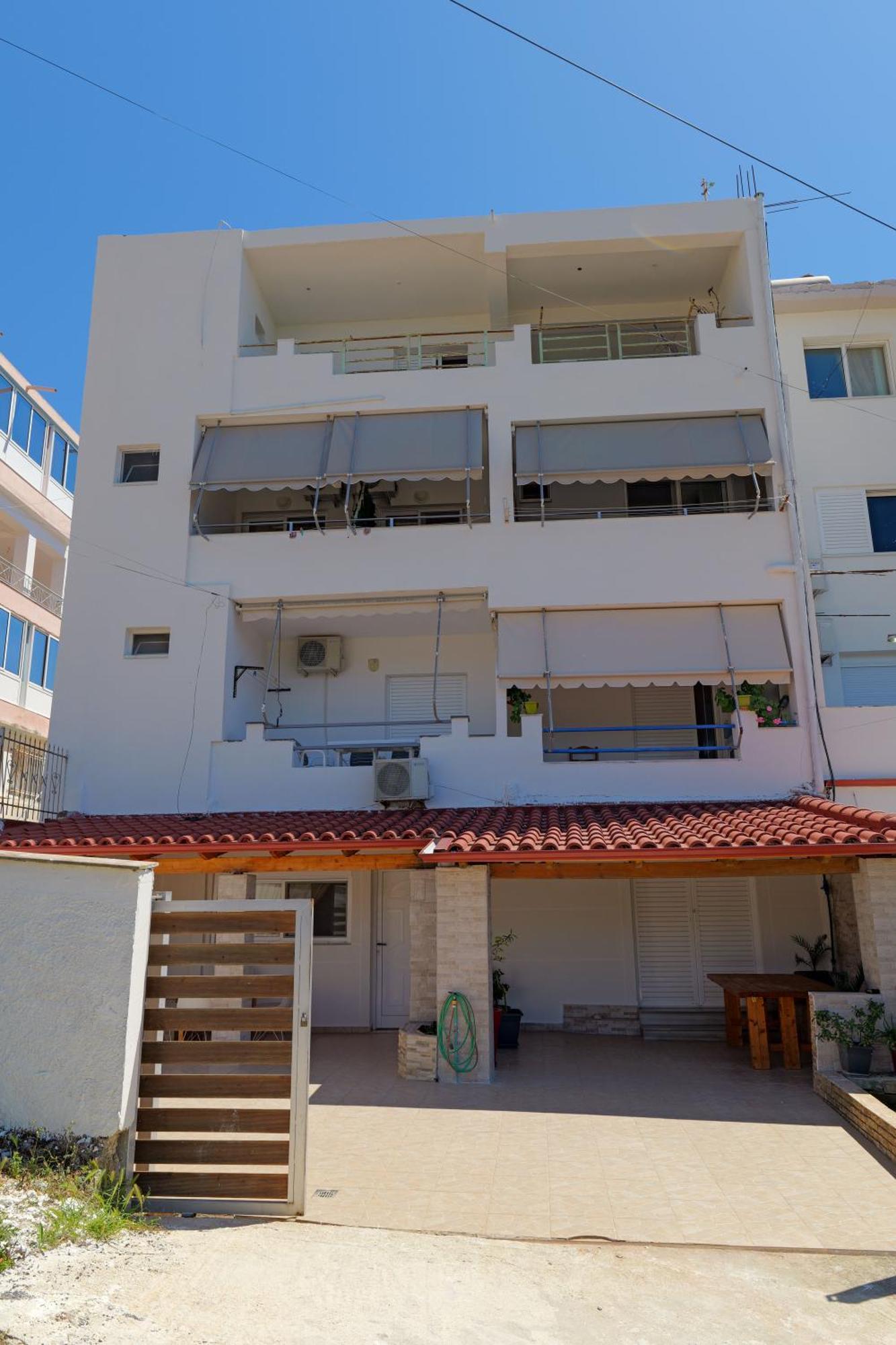 Tori's Guesthouse Ksamil Eksteriør billede