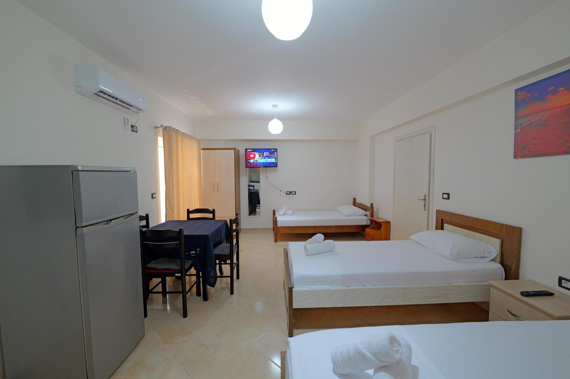 Tori's Guesthouse Ksamil Eksteriør billede