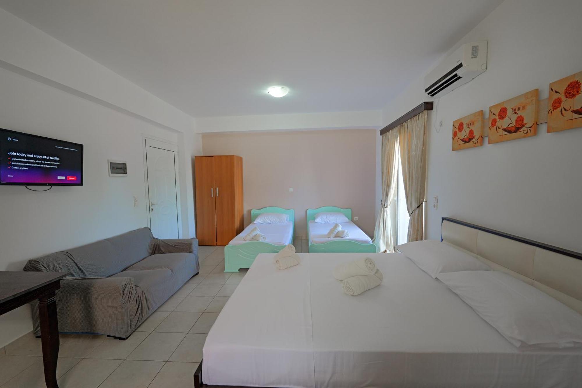 Tori's Guesthouse Ksamil Eksteriør billede