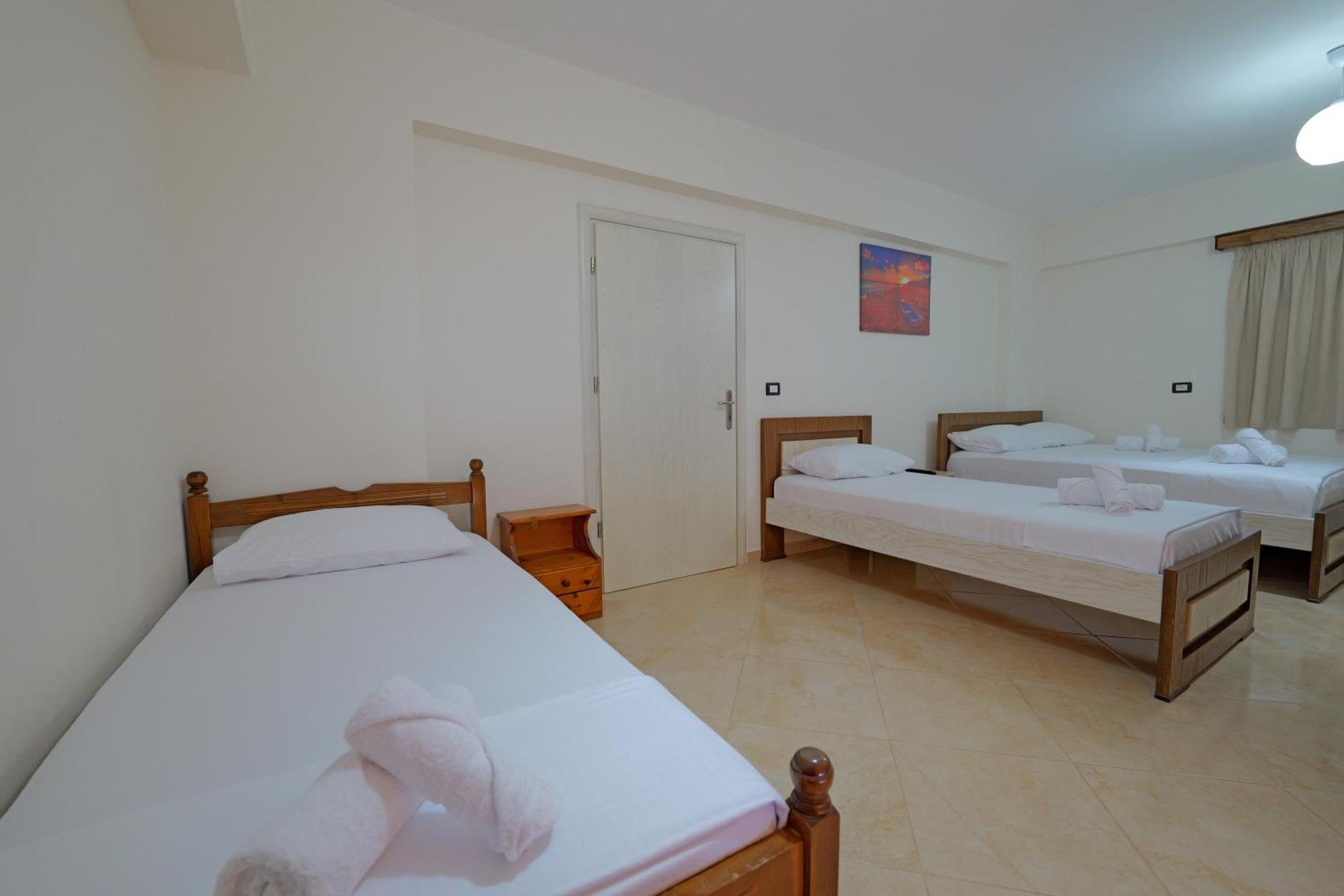 Tori's Guesthouse Ksamil Eksteriør billede