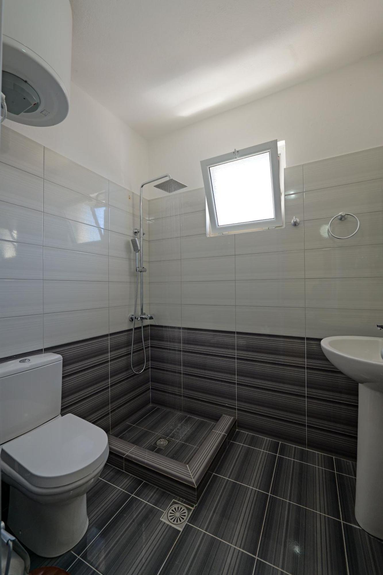 Tori's Guesthouse Ksamil Eksteriør billede