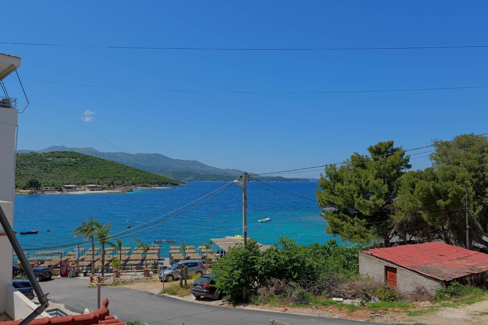 Tori's Guesthouse Ksamil Eksteriør billede