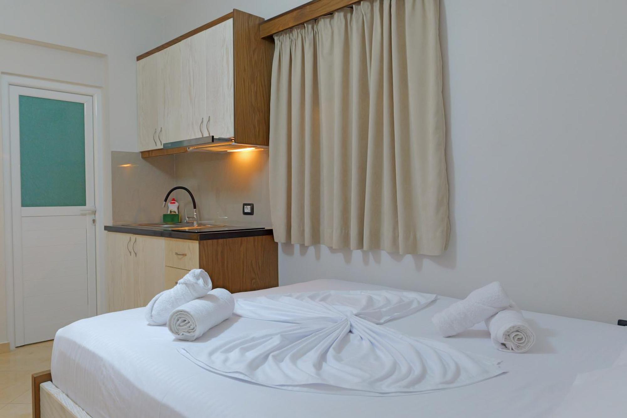 Tori's Guesthouse Ksamil Eksteriør billede
