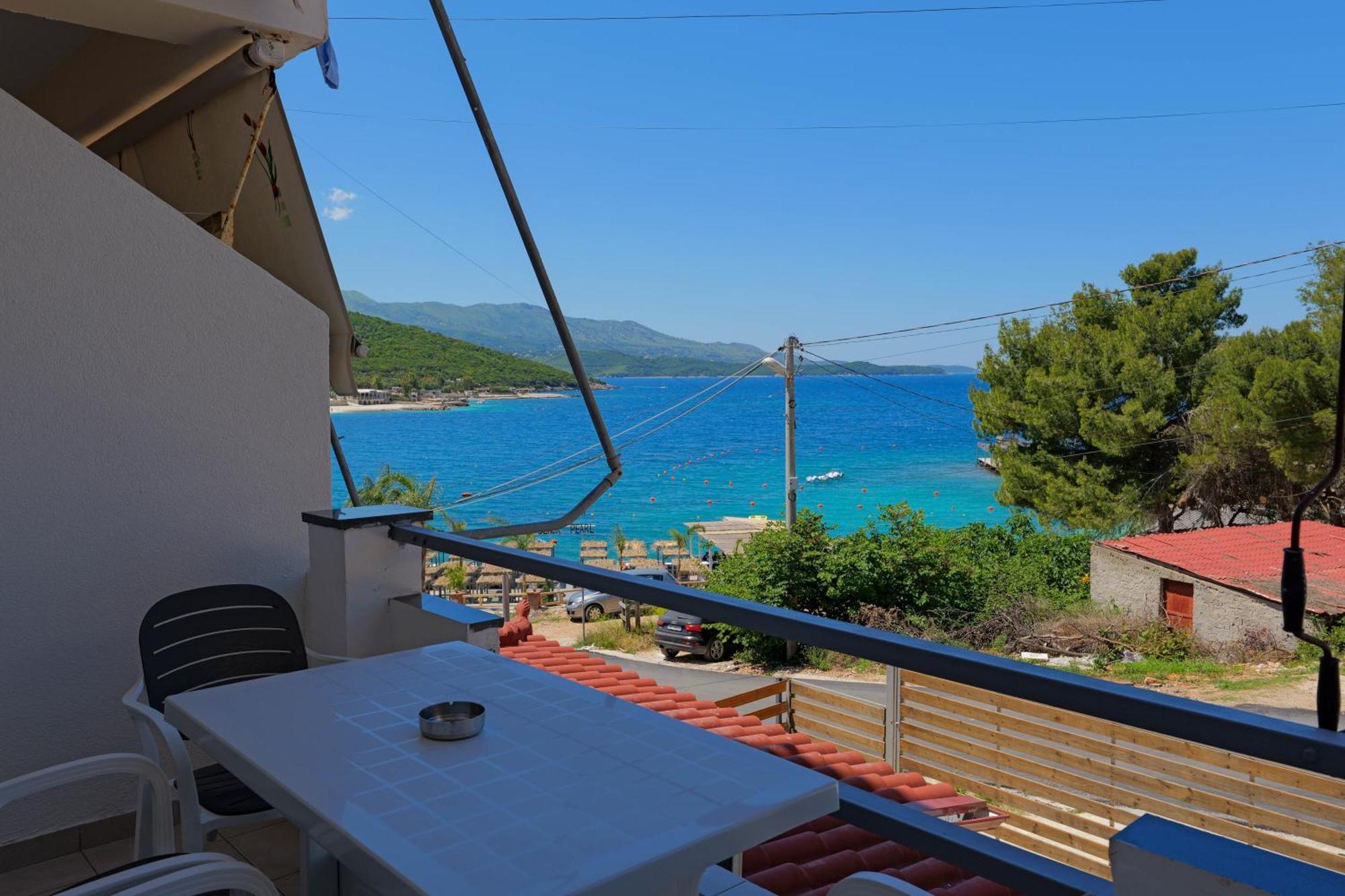 Tori's Guesthouse Ksamil Eksteriør billede