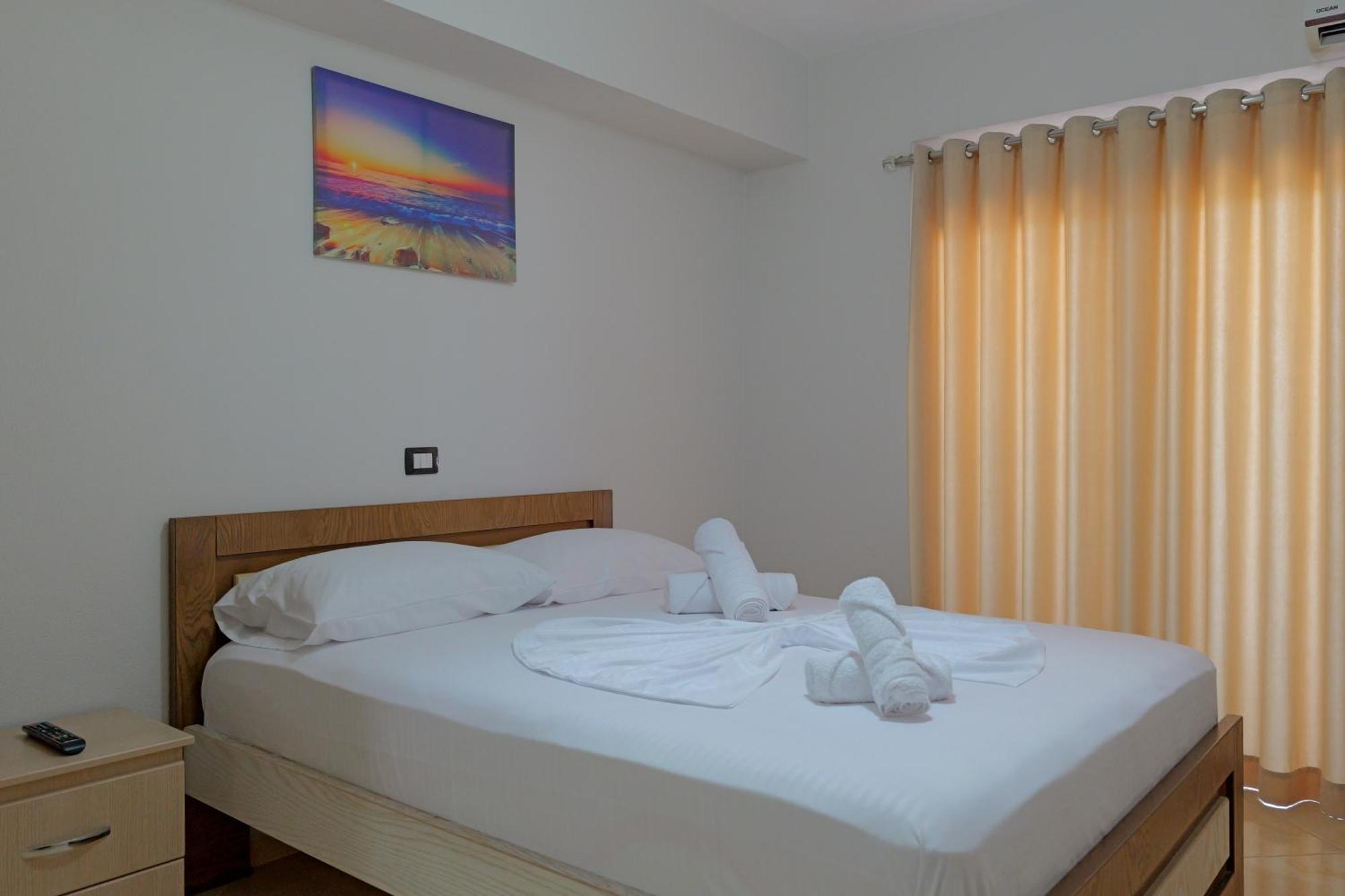 Tori's Guesthouse Ksamil Eksteriør billede